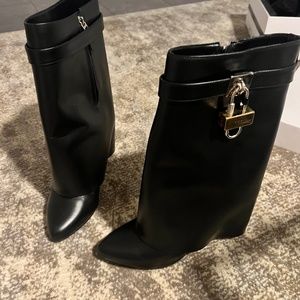 Ankle Shark Lock Boots 41.5